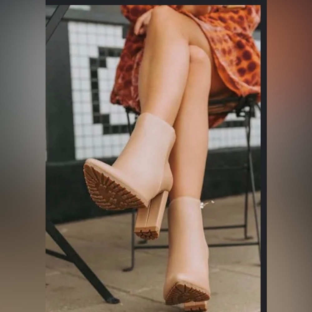 Qupid “Signal” Boots Pointed Toe Zipper Block Heel Gripper Sole Tan 7